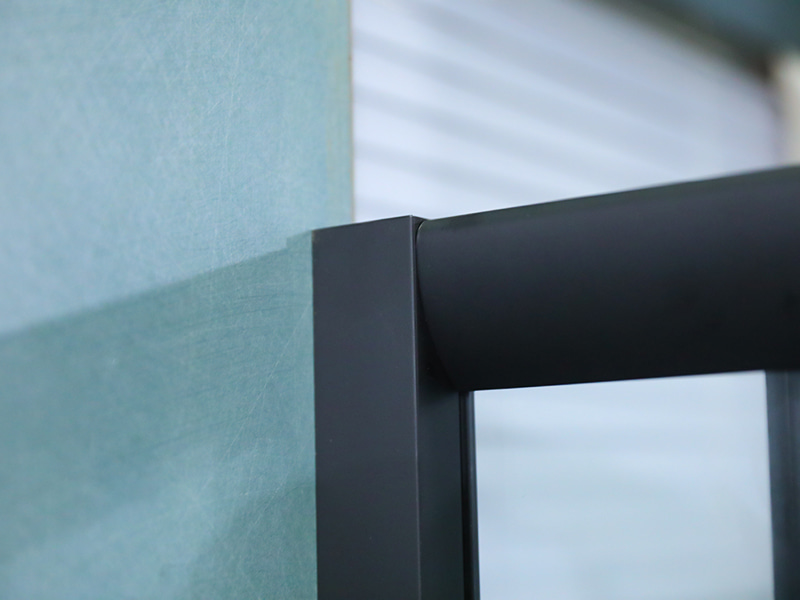 RE posuvný sprchový kout, čiré tvrzené sklo s potiskem, černý hliníkový profil, rukojeť s dvojitými otvory, s podnosem RE posuvný sprchový kout, čiré tvrzené sklo s potiskem, černý hliníkový profil, rukojeť s dvojitými otvory, s podnosem