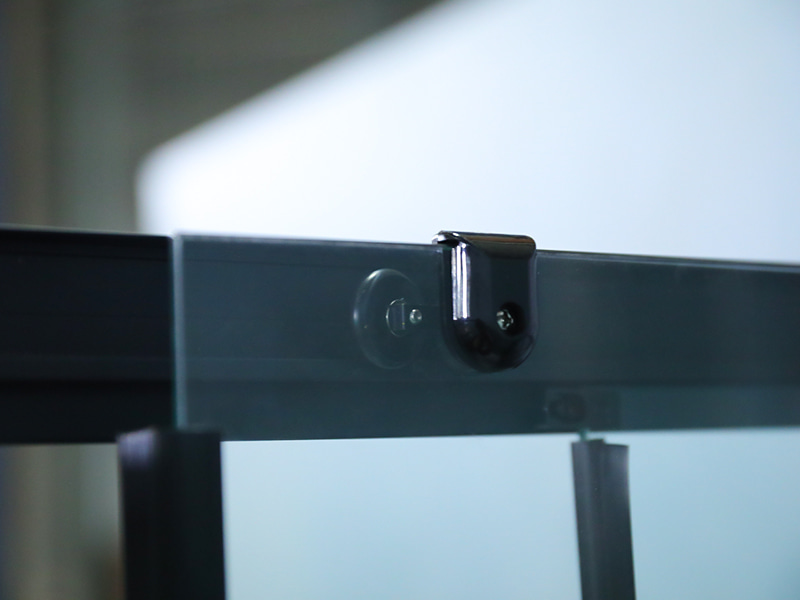 RE posuvný sprchový kout, čiré tvrzené sklo s potiskem, černý hliníkový profil, rukojeť s dvojitými otvory, s podnosem RE posuvný sprchový kout, čiré tvrzené sklo s potiskem, černý hliníkový profil, rukojeť s dvojitými otvory, s podnosem