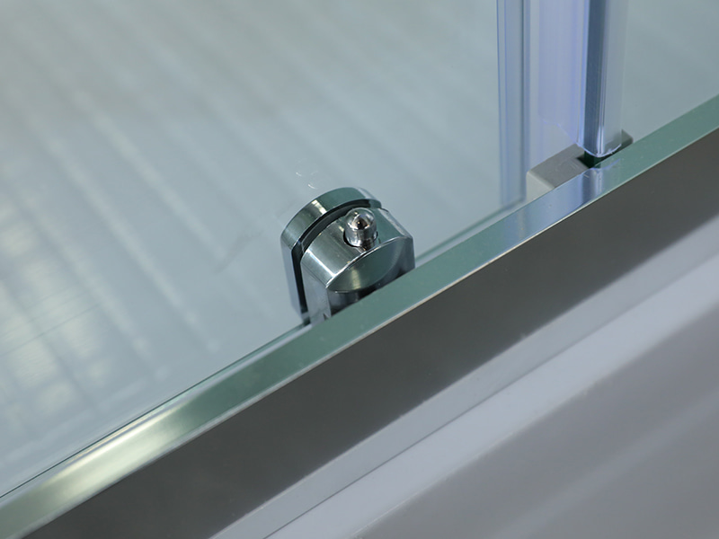 RE posuvný sprchový kout, čiré tvrzené sklo, chromovaný hliníkový profil, rukojeť s dvojitými otvory, s vaničkou RE posuvný sprchový kout, čiré tvrzené sklo, chromovaný hliníkový profil, rukojeť s dvojitými otvory, s vaničkou