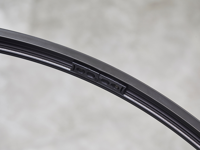 SE posuvné skleněné dveře do sprchového koutu, černý hliníkový profil SE posuvné skleněné dveře do sprchového koutu, černý hliníkový profil