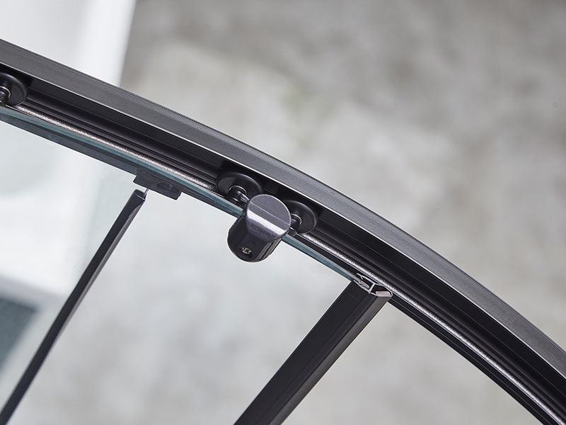 SE posuvné skleněné dveře do sprchového koutu, černý hliníkový profil SE posuvné skleněné dveře do sprchového koutu, černý hliníkový profil