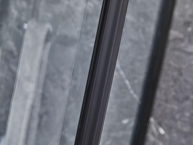 SE posuvné skleněné dveře do sprchového koutu, černý hliníkový profil SE posuvné skleněné dveře do sprchového koutu, černý hliníkový profil